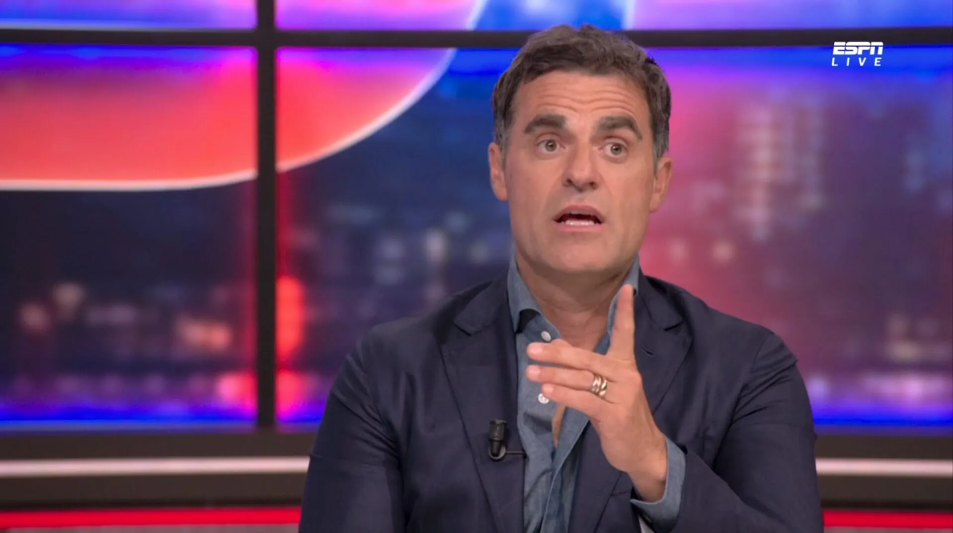 Kenneth Perez en Kees Kwakman hekelen 'heel frappante actie' van PSV'er tegen Ajax