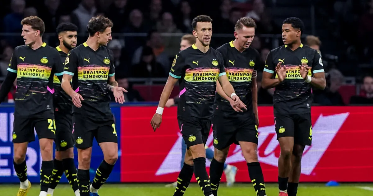 Wijffels ergert zich aan uitspraken PSV-spelers: ‘In dat soort zinnen zit het seizoen van PSV’
