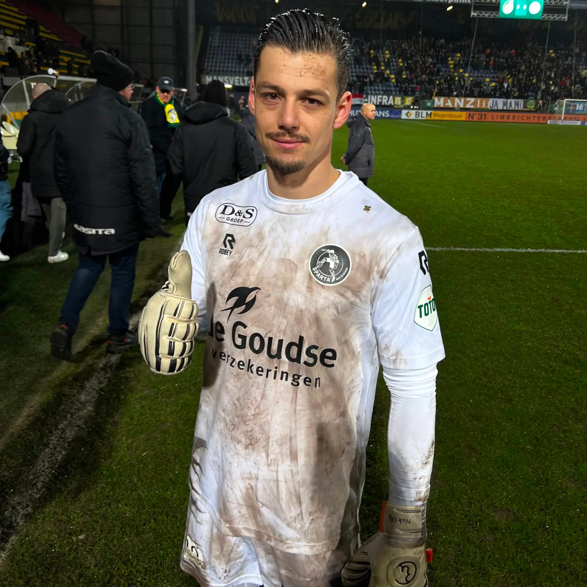 Sparta-doelman Olij flink geïrriteerd na kansloze nederlaag én vragen over spel en doelpunten PSV