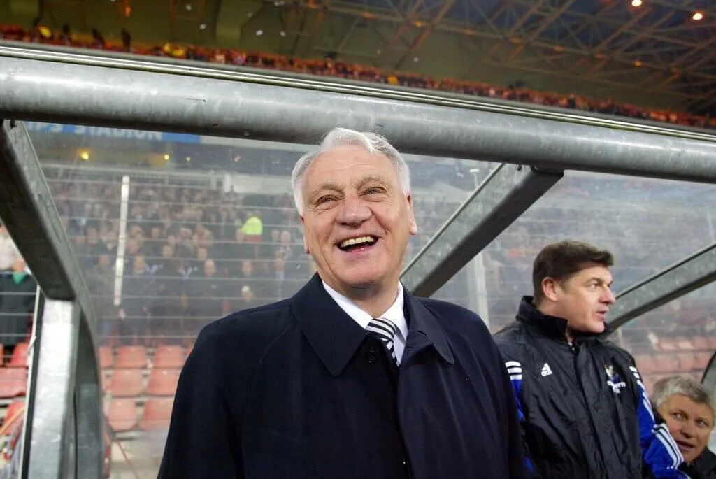 Sir Bobby Robson en Guus Hiddink, Van Nistelrooij laat beide PSV iconen niet los