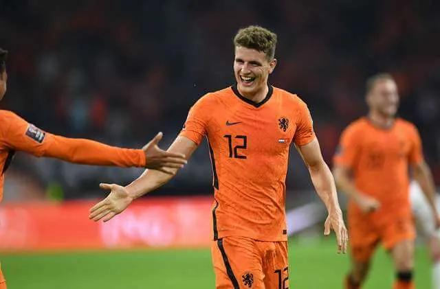 Guus Til tekent voor vier jaar bij PSV, FIFA en voetbalbonden in de weer met transfer van Moskou naar Eindhoven