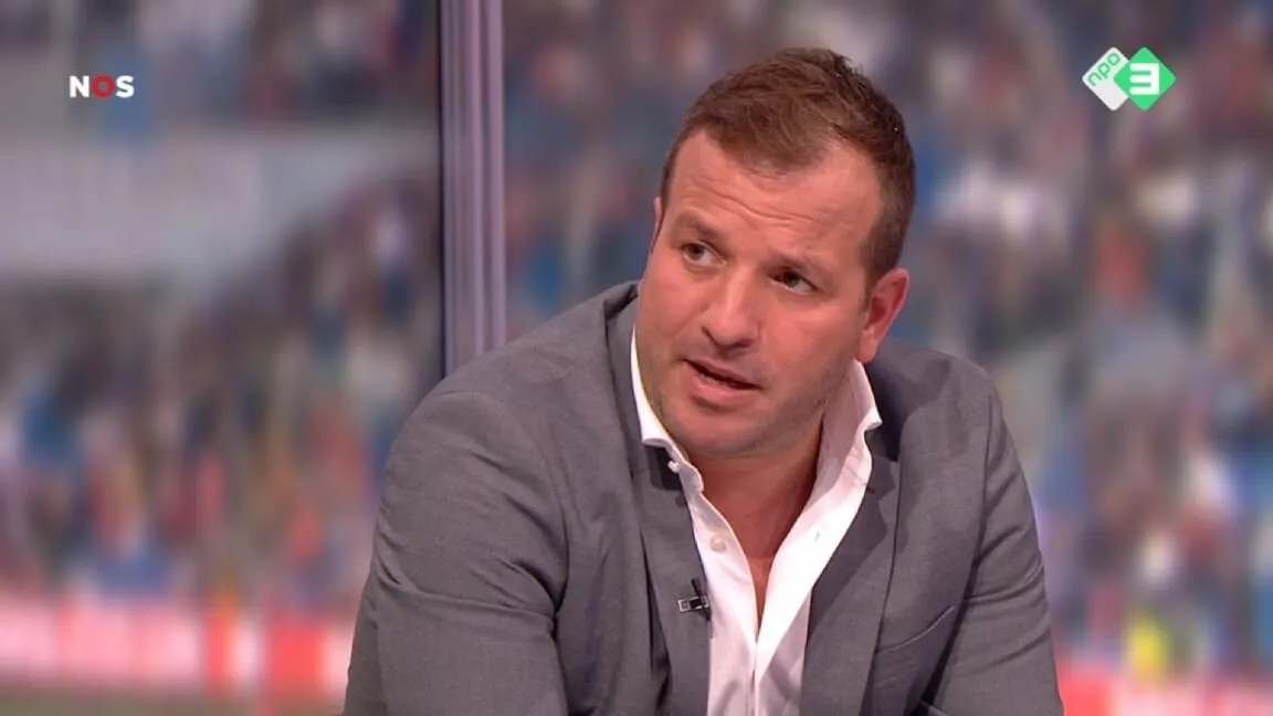 Van der Vaart kraakt ESPN: 'Zit hij daar met een PSV-shirt aan?'