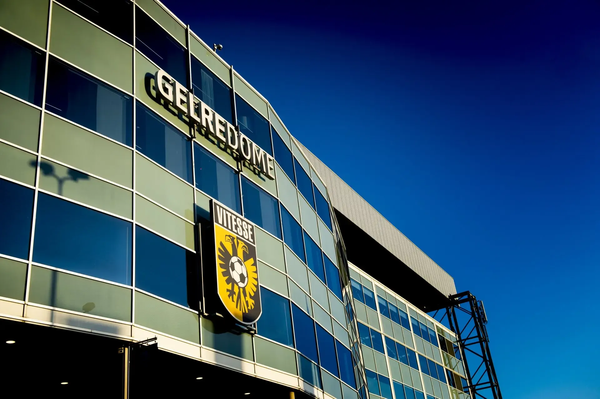 Van emotionele Isimat tot balende Van Ginkel | Laatste keer Vitesse in het Philips Stadion? ‘Die kans is reëel ja’