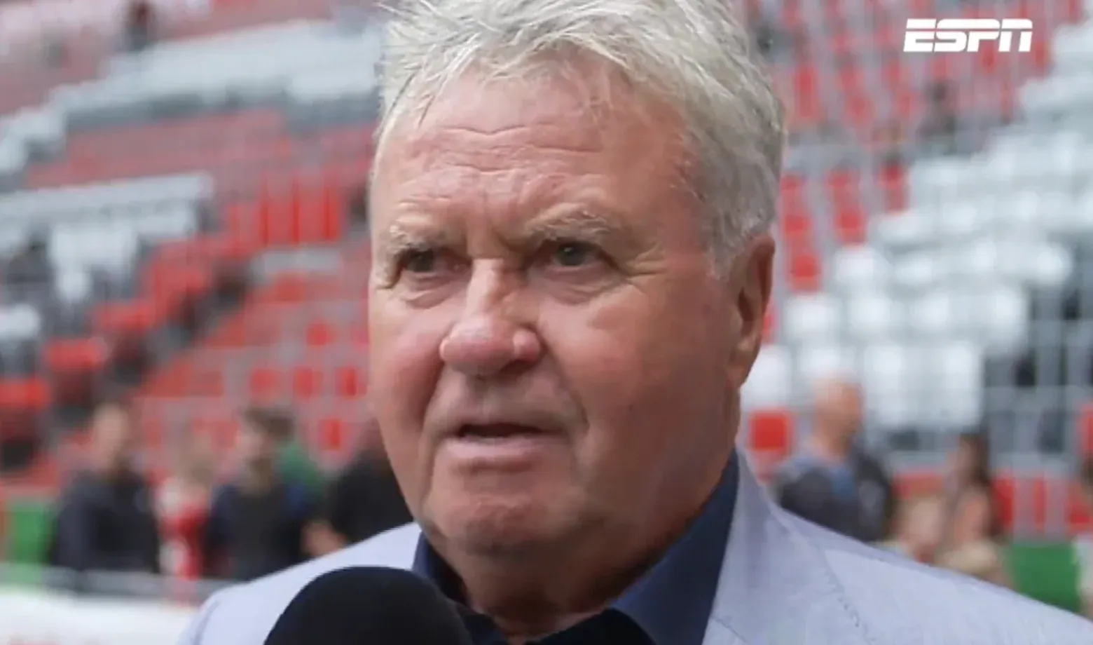 Guus Hiddink uitgesproken en constateert gemakzucht: 'Hoop dat ze nu ruzie maken in de kleedkamer bij PSV'