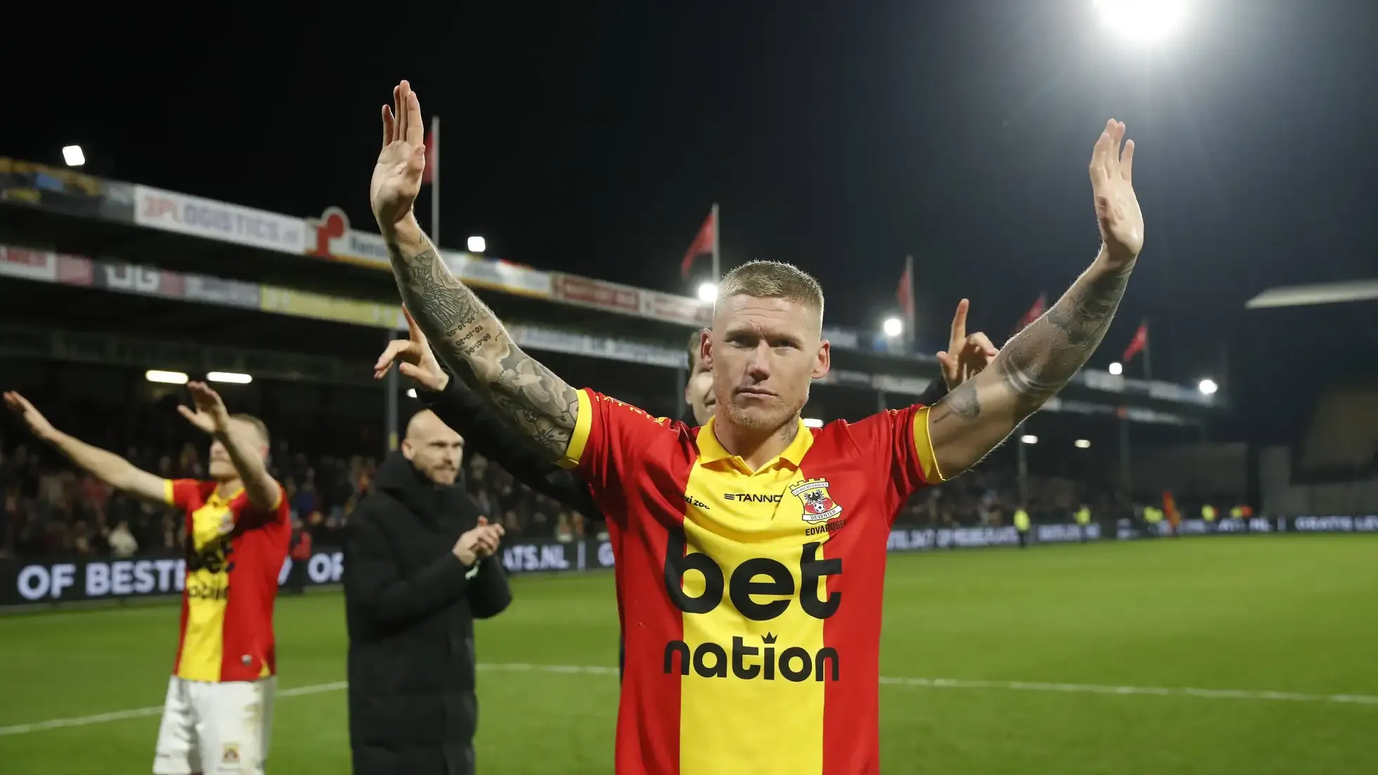 Edvardsen irriteerde PSV-spelers: 'In de rust kwam Malacia naar me toe en hij zei...'