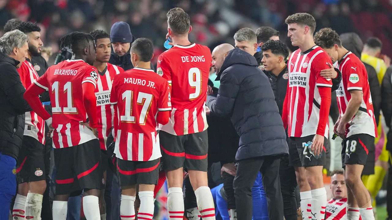 'We hadden ze moeten laten gaan' | Uitkijken naar een seizoen met Mauro Júnior en Sergiño Dest op de backposities