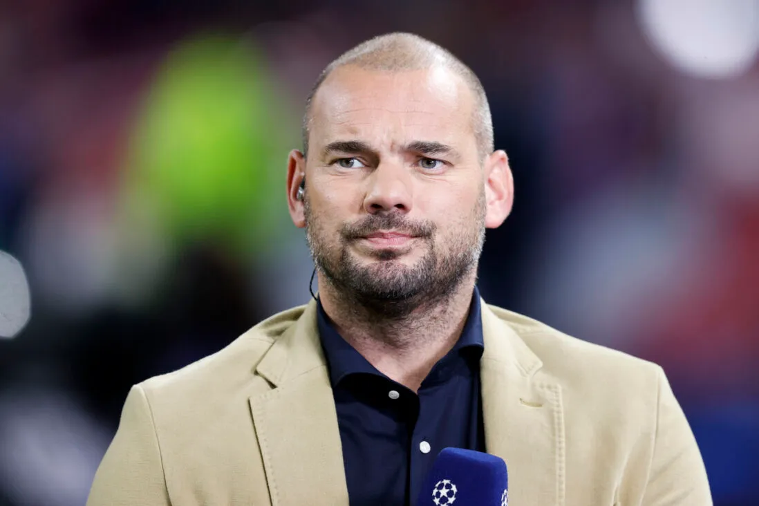 Wesley Sneijder wijst naar Philips Stadion na afgang tegen Ajax: 'Klaar mee'