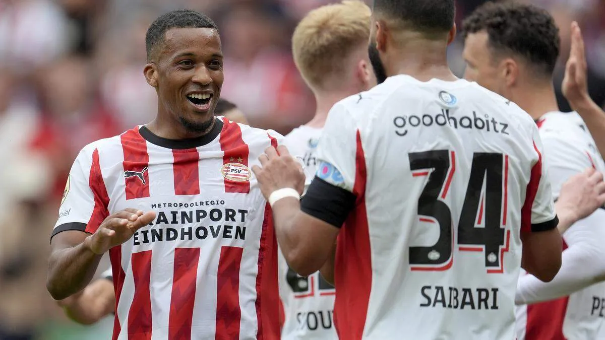 Opvallende en erg jonge vervanger genoemd voor Alassane Pléa