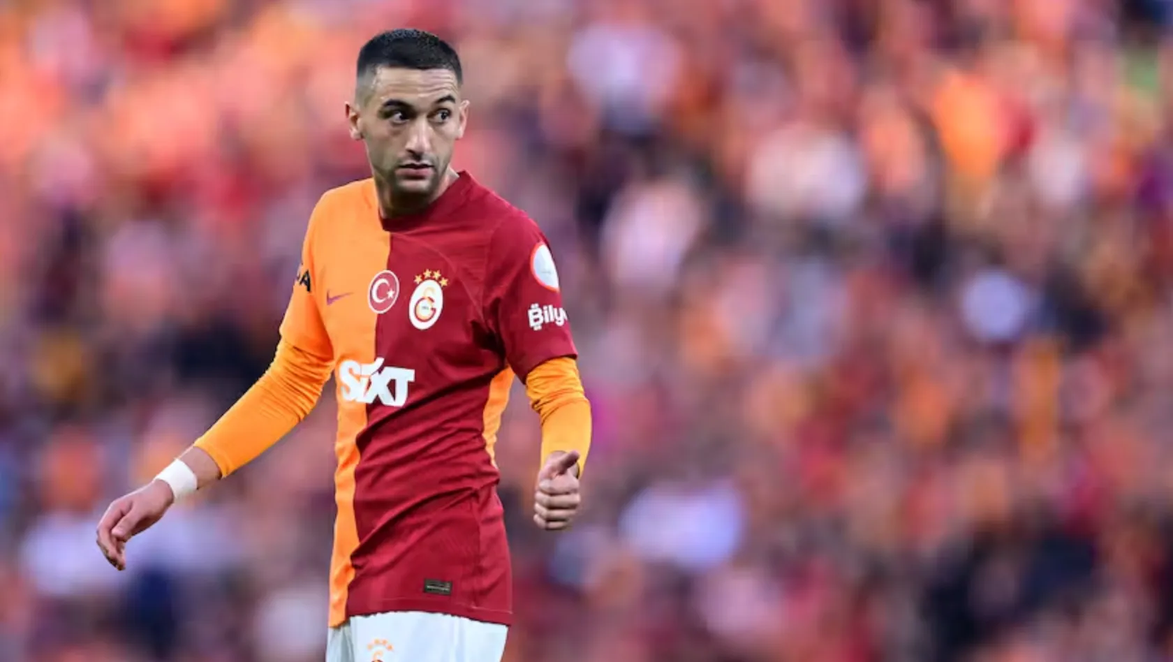 Peter Bosz geeft tijdens persmoment PSV duidelijk signaal af aan Ziyech
