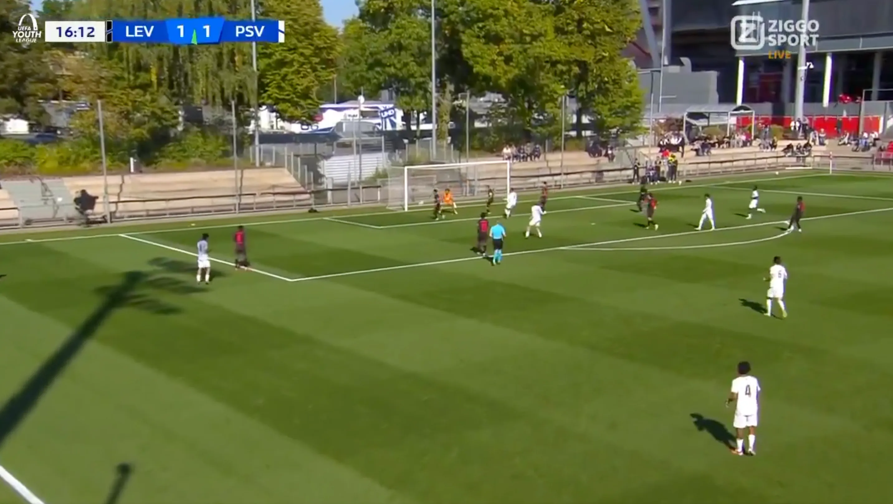 PSV O19 weet ondanks curieuze eigen goal Leverkusen niet te winnen van Duitse talenten