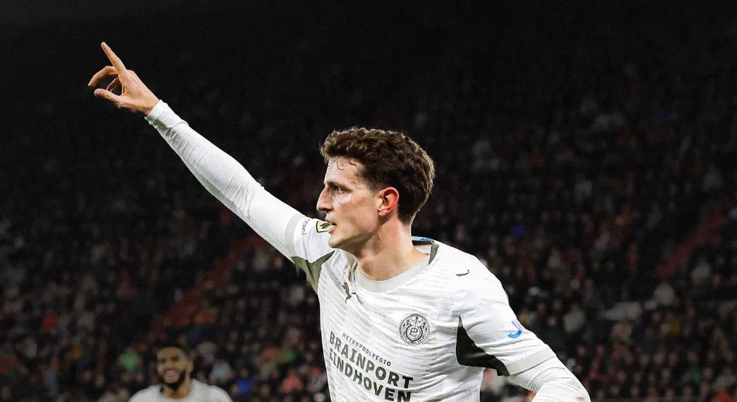 Overtuigend PSV maakt in Alkmaar gehakt van AZ dankzij hattrickheld Guus Til: 1-5