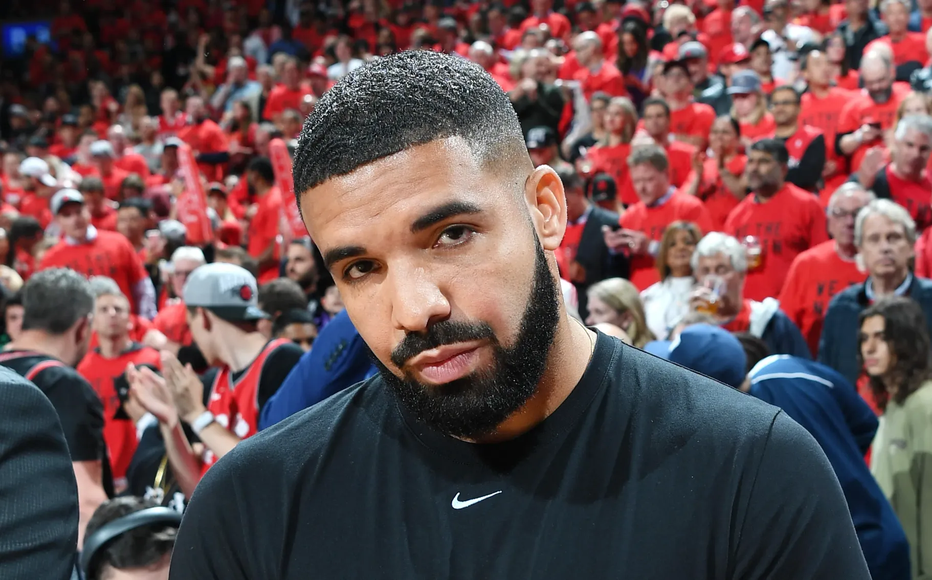 Drake maakt samenwerking adidas en Kanye West belachelijk in speech bij Nike