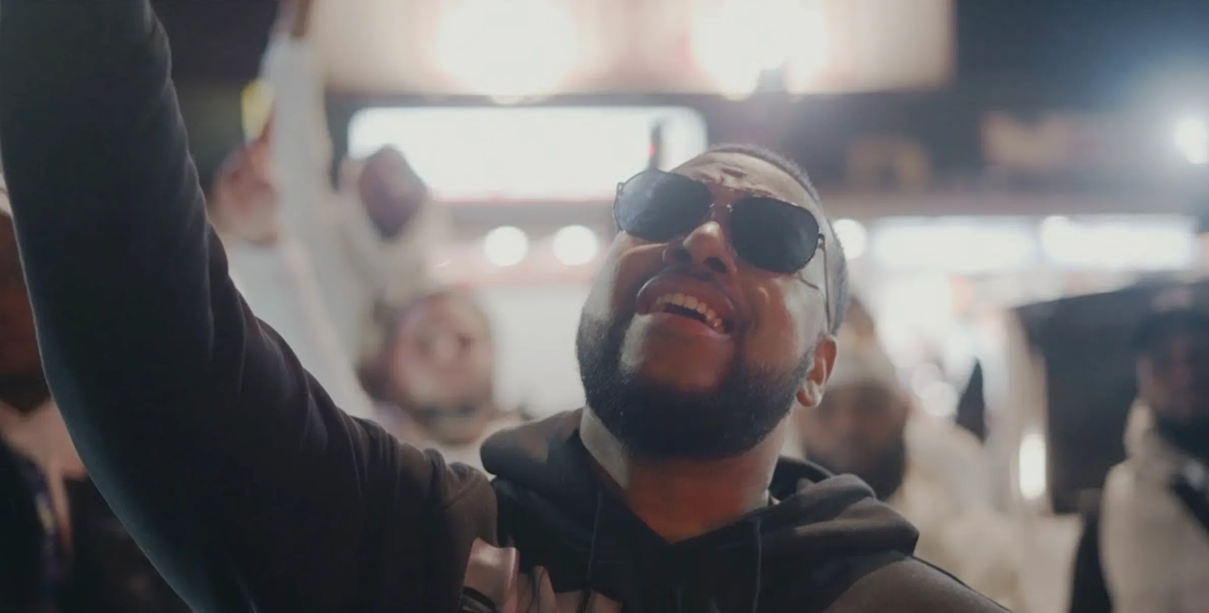 Yedi brengt ode aan overleden rapper Boechi in nieuwe video #Boechi4life