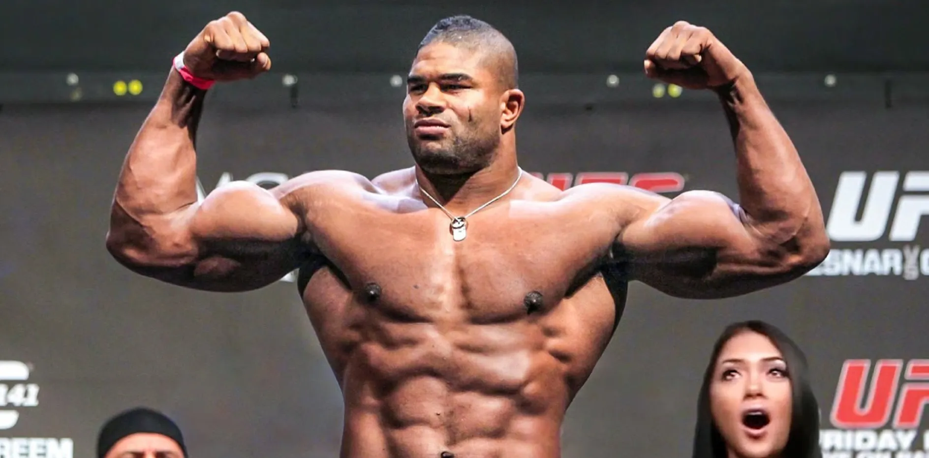 Overeem 12 maanden geschorst na overtreden dopingregels, winst op Badr Hari afgepakt