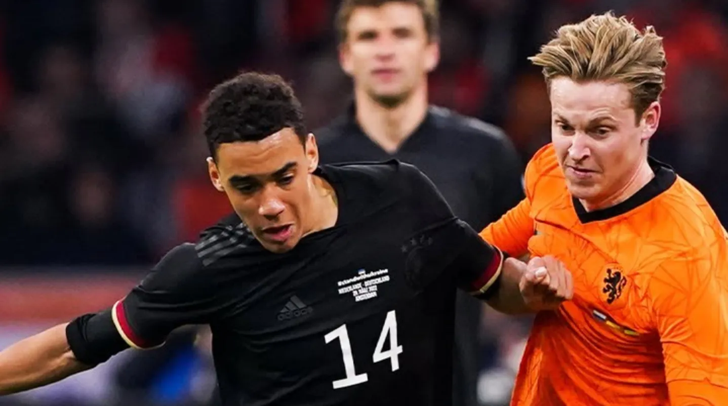 Frenkie de Jong haalt uit naar de UEFA: "Daar zit echt helemaal niemand op te wachten"