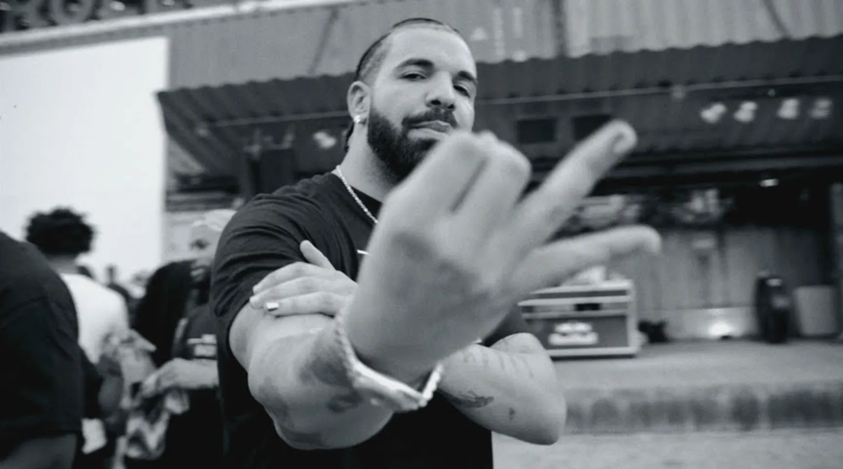 Persoon ernstig gewond na schietpartij bij de Toronto mansion van Drake