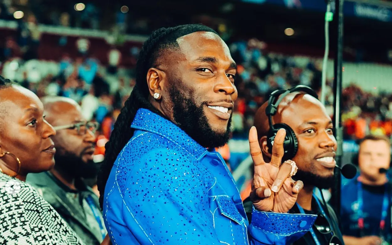Burna Boy stelt opnieuw fans teleur en zegt op het laatste moment zijn show af