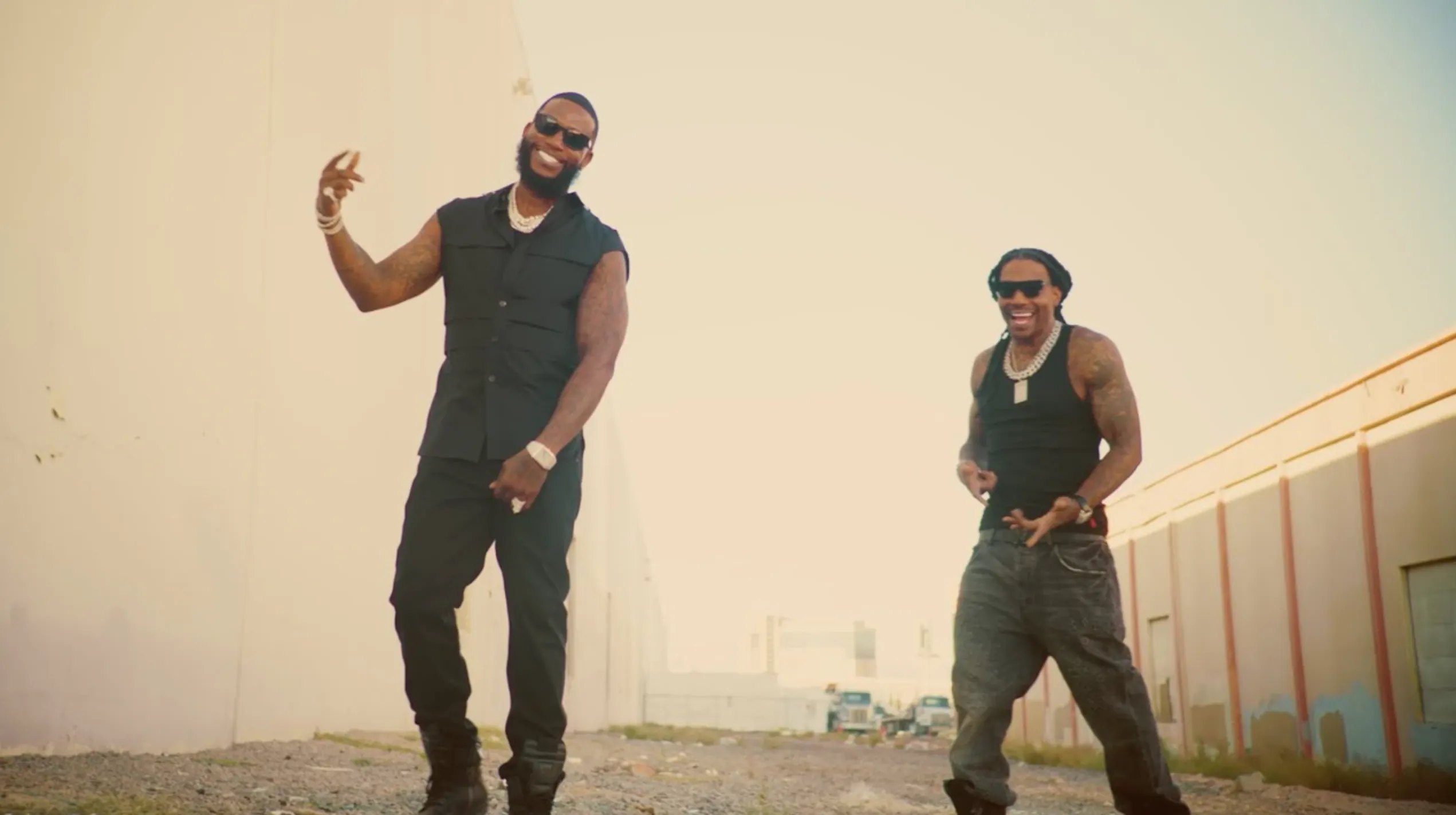 Gucci Mane schakelt onlangs vrijgekomen Cash Money rapper B.G. in voor nieuwe video Cold
