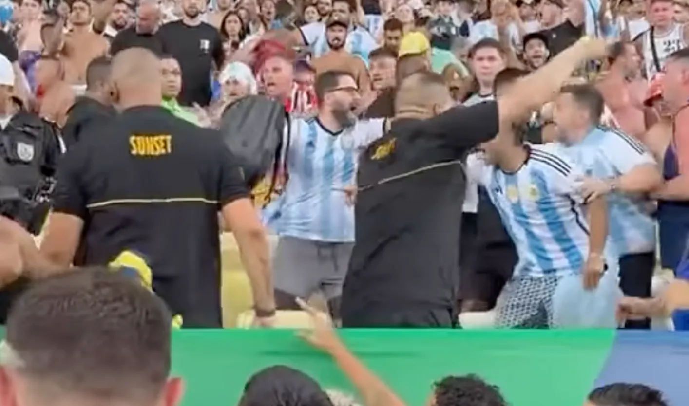 Rellen de tribune zorgen voor angstige situaties bij Brazilië tegen Argentinië, Messi neemt team mee van het veld