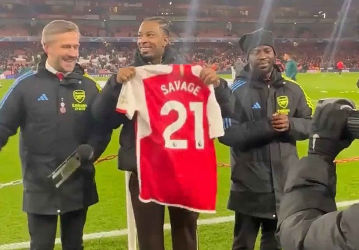 21 Savage in het zonnetje gezet door Arsenal bij zijn terugkeer in Londen