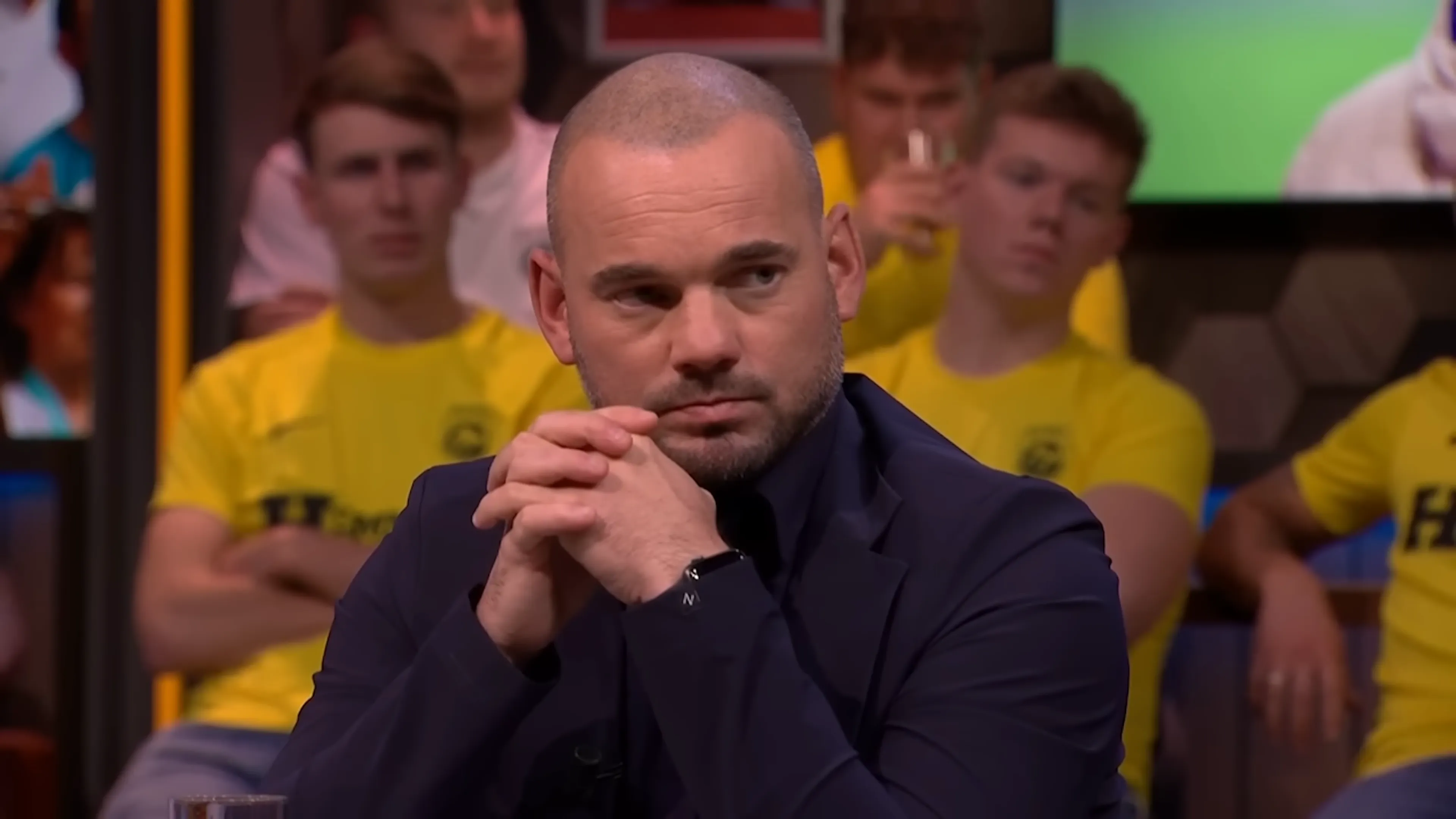 Sneijder is het volledig eens met Pierre van Hooijdonk: 'Kan mij niet voorstellen dat ik een vrouwelijke coach had'