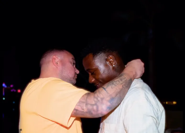 Quincy Promes viert zijn verjaardag met diamanten 'Mask' chain: "Touch this, you die"