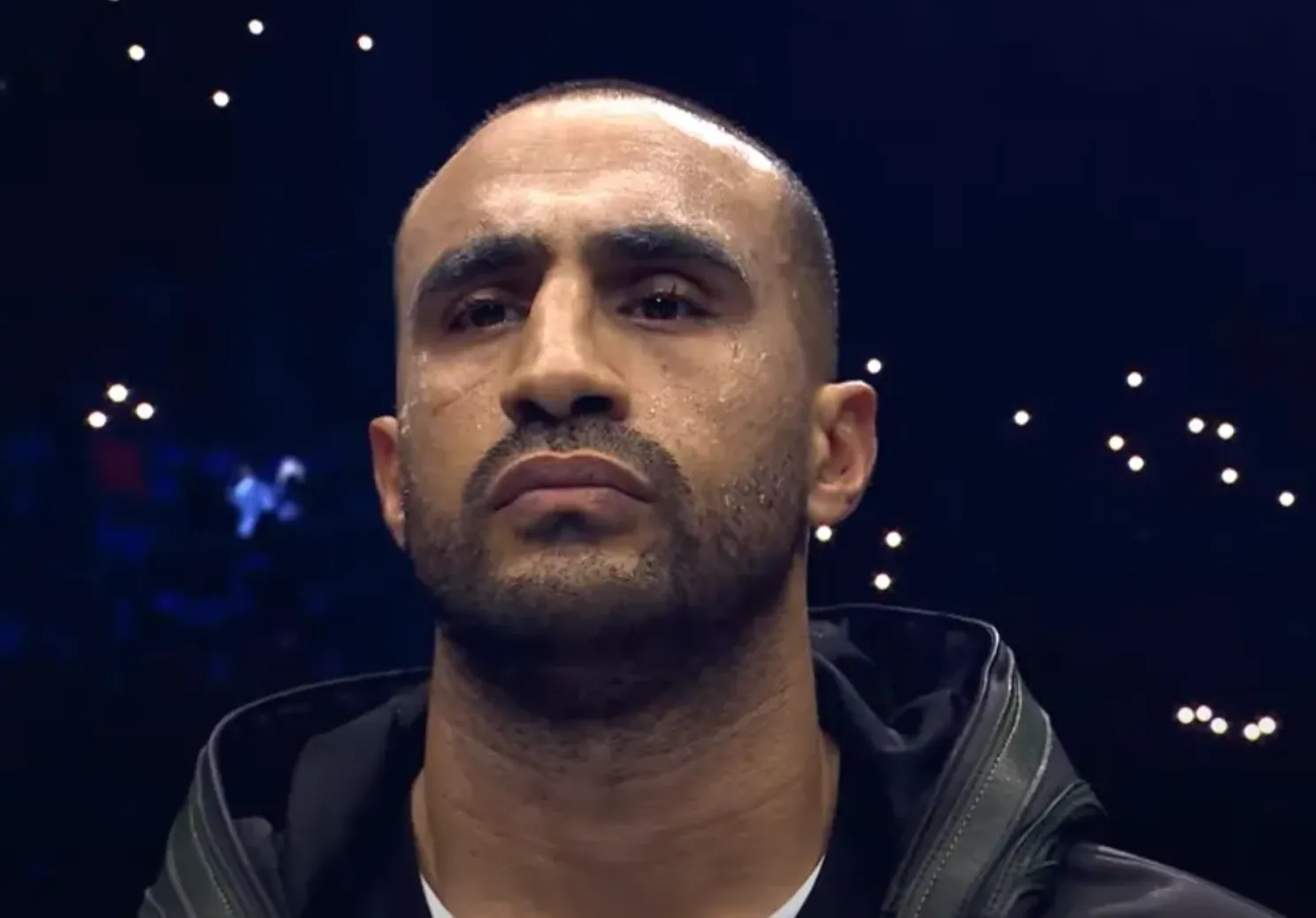 Badr Hari heeft geen hoge pet op van Glory Grand Prix met Rico Verhoeven en laat zien hoe een 'echt' toernooi eruit ziet