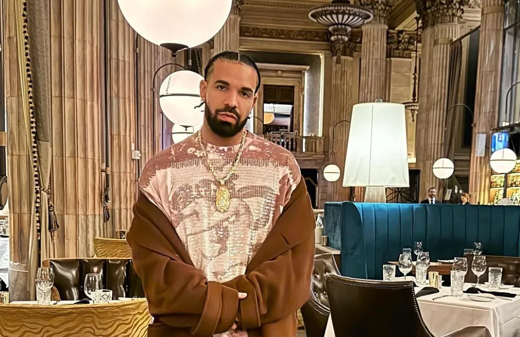 Drake belooft fan ruim honderdduizend dollar om huis van overleden moeder af te betalen