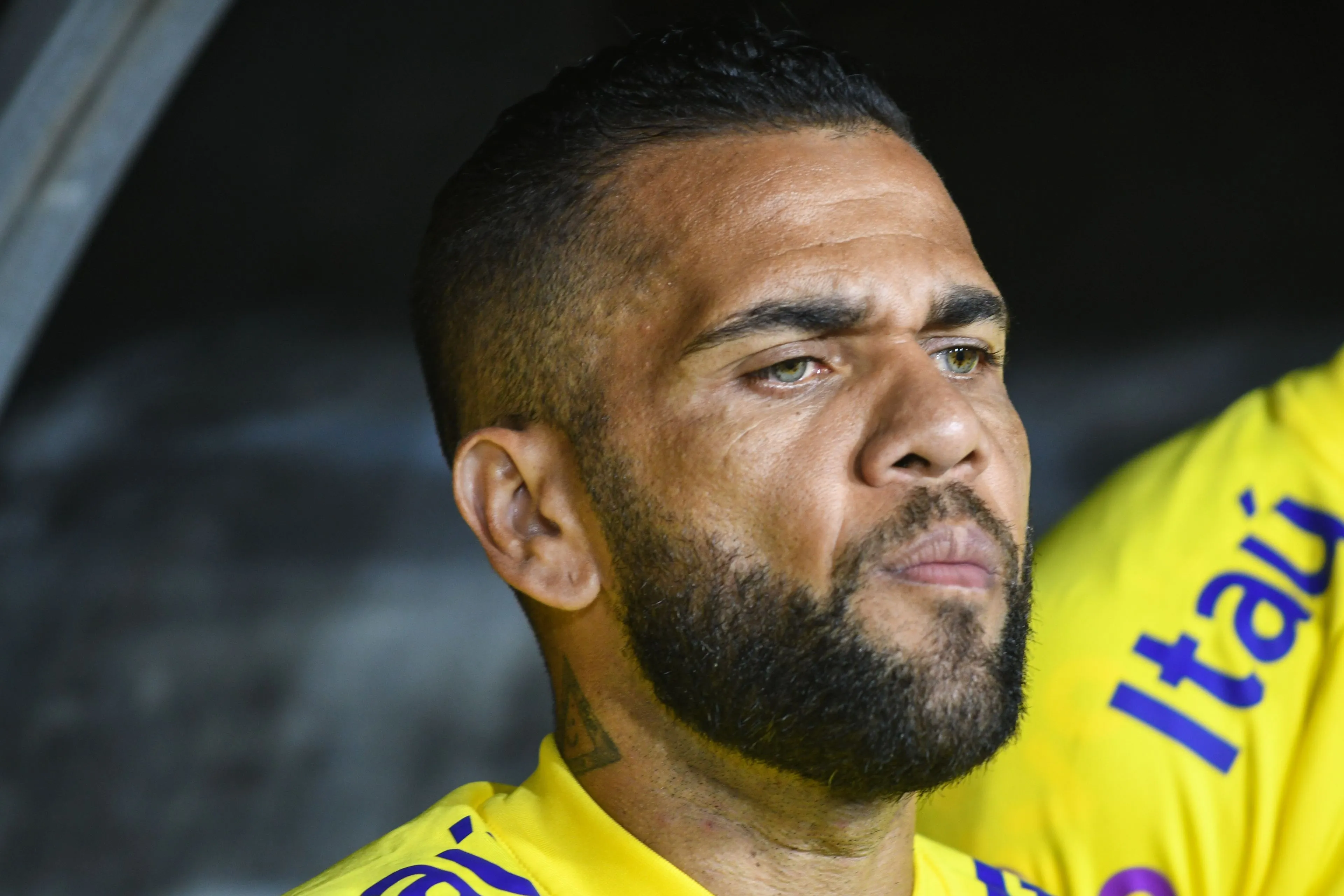 Dani Alves mag hoger beroep in vrijheid afwachten, maar dat gaat hem flink wat kosten