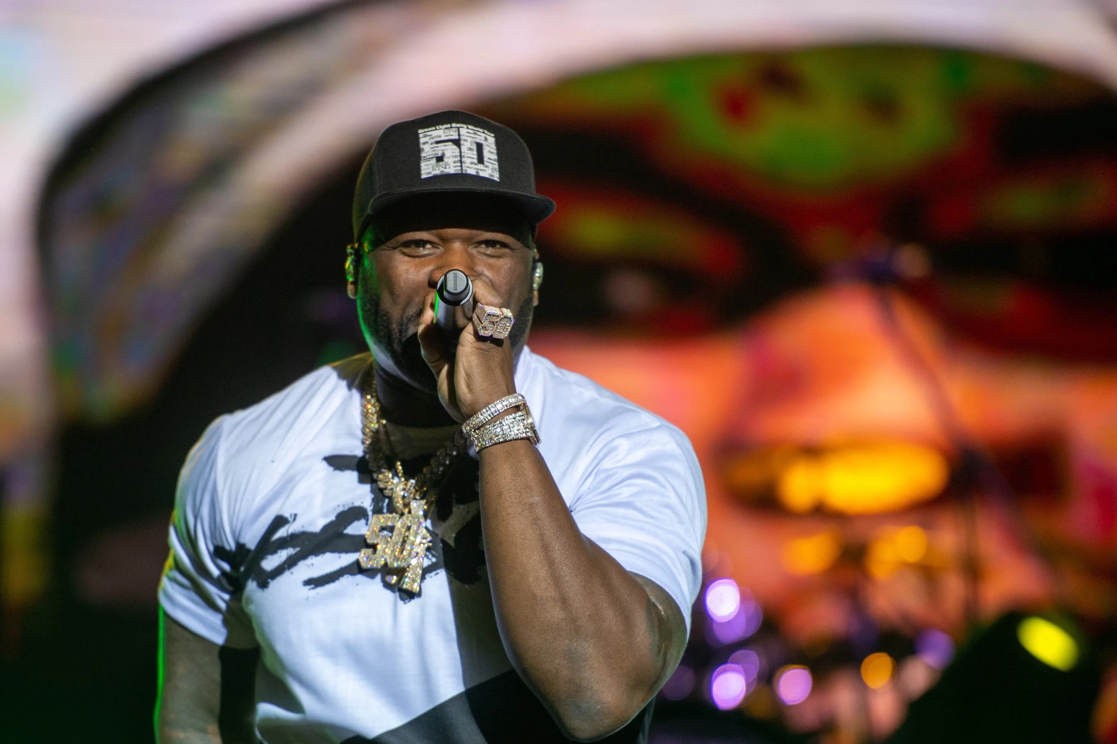 50 Cent spreekt zich uit over vuurwapengeweld in Chicago: "This ain't gangster"