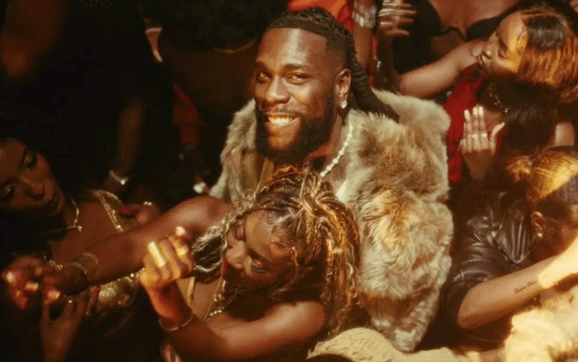 Bon Bon Entertainment geeft duidelijkheid over gecancelde Burna Boy show: “Er valt niet met de artiest en zijn team te communiceren”
