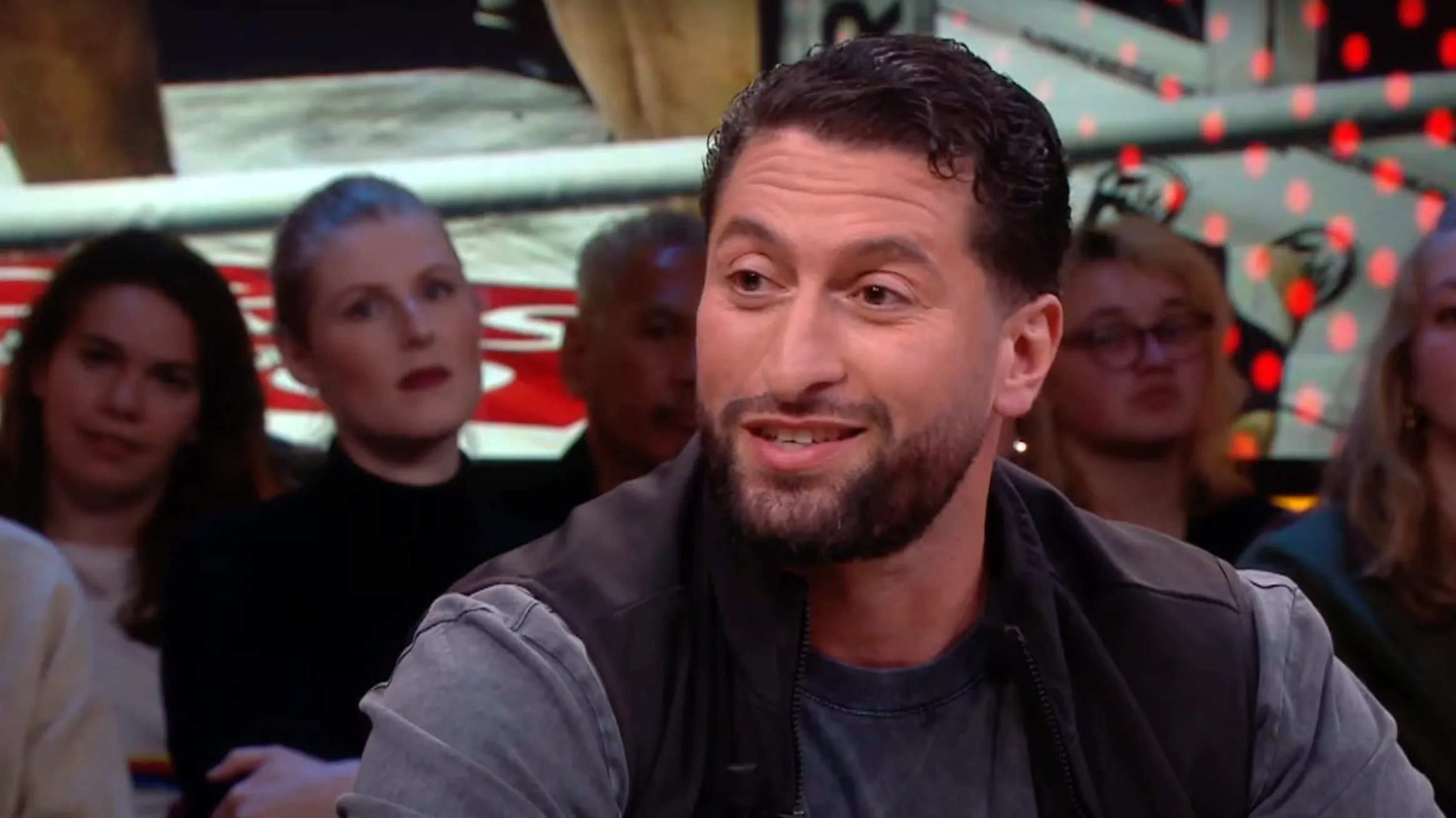Jamal Ben Saddik is het niet eens met schorsing voor trappende beweging naar Rico Verhoeven en deelt nieuwe beelden
