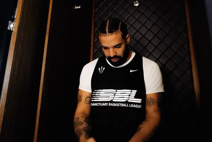 Drake springt op remix van Snowd4y’s virale track Wah Gwan Delilah en wordt met de grond gelijk gemaakt