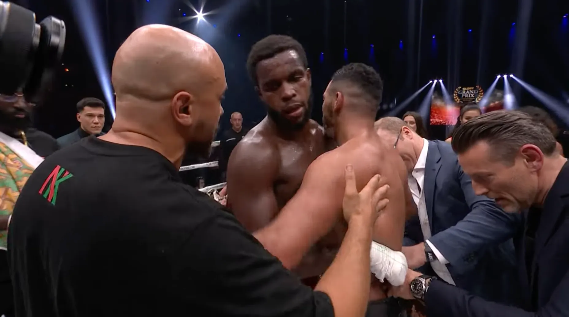 Oud Glory Wereldkampioen Abena krijgt misschien kans op revanche: "Beter onterecht verloren, dan onterecht gewonnen"