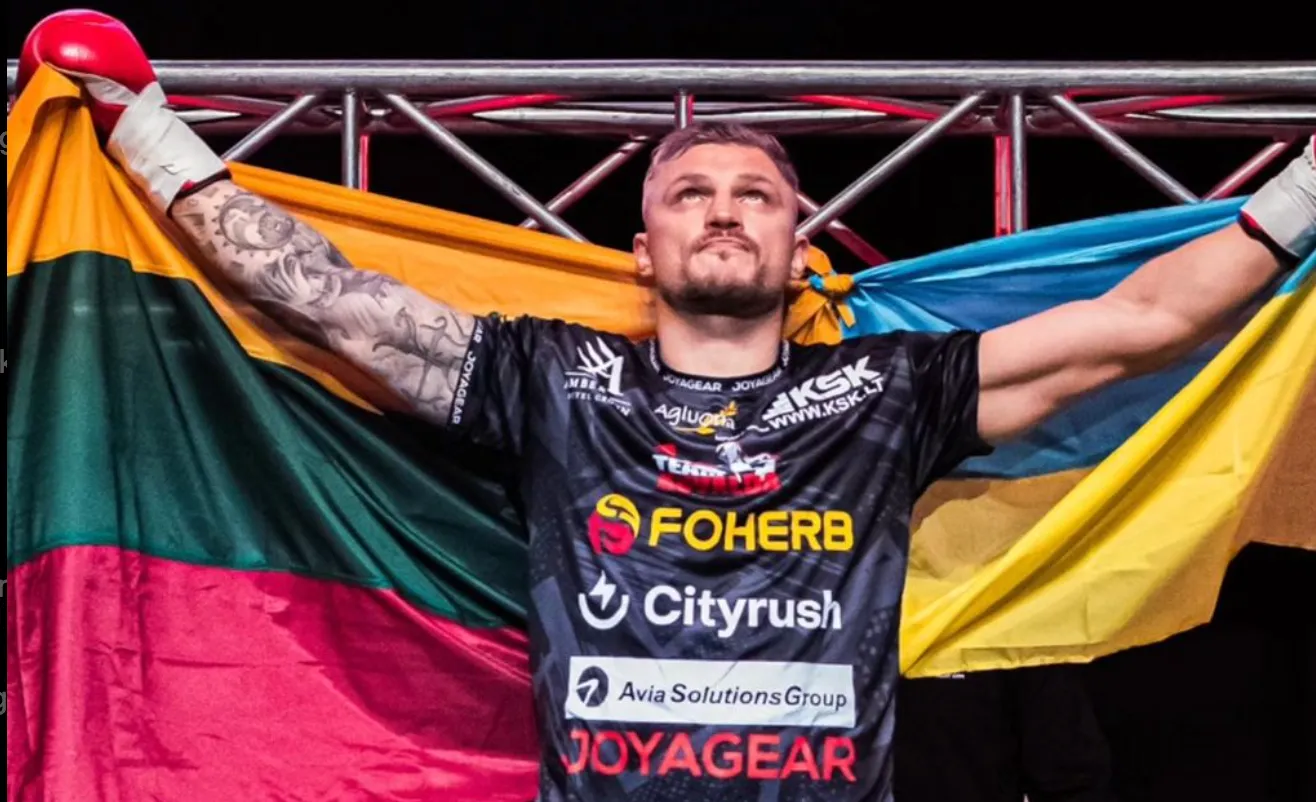 Gemoederen lopen hoog op bij Glory na controversieel einde halve finale: "Maybe next time I should bring a knife"