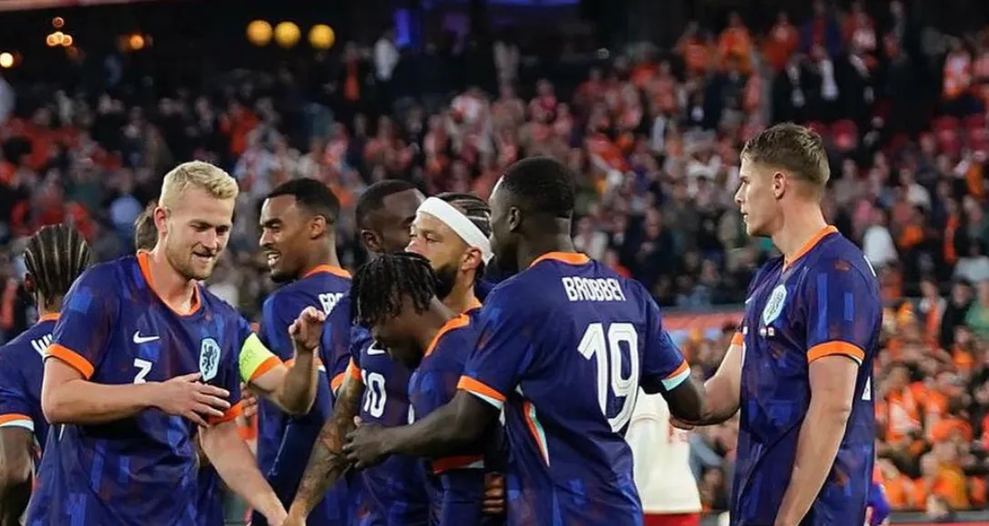Nieuwe domper voor bondscoach Ronald Koeman: Brian Brobbey verlaat vroegtijdig het veld