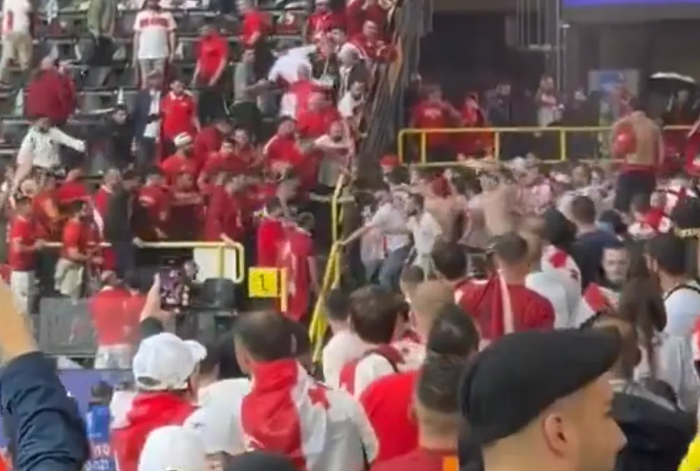 Fans van Turkije en Georgië gaan elkaar te lijf in stadion van Dortmund