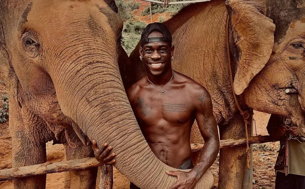 Mario Balotelli wil de ring in en daagt UFC legende uit