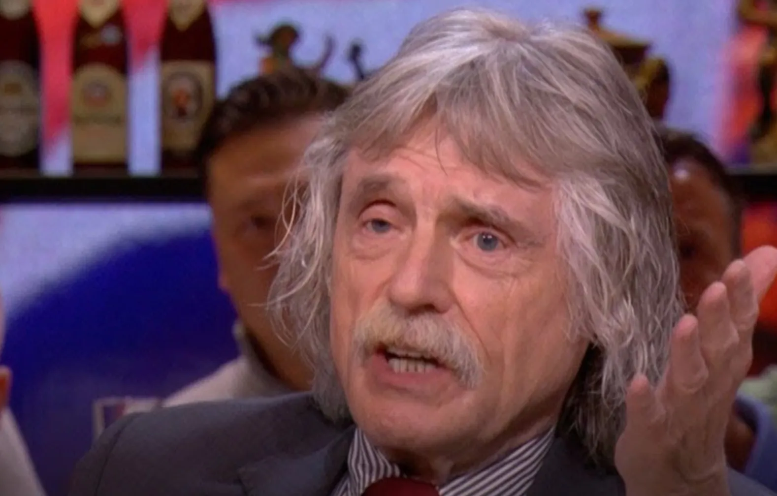 Johan Derksen is na Nederland - Frankrijk helemaal klaar met Depay: "Met een heel arrogant gezicht wil hij iedere vrije trap en corner nemen"