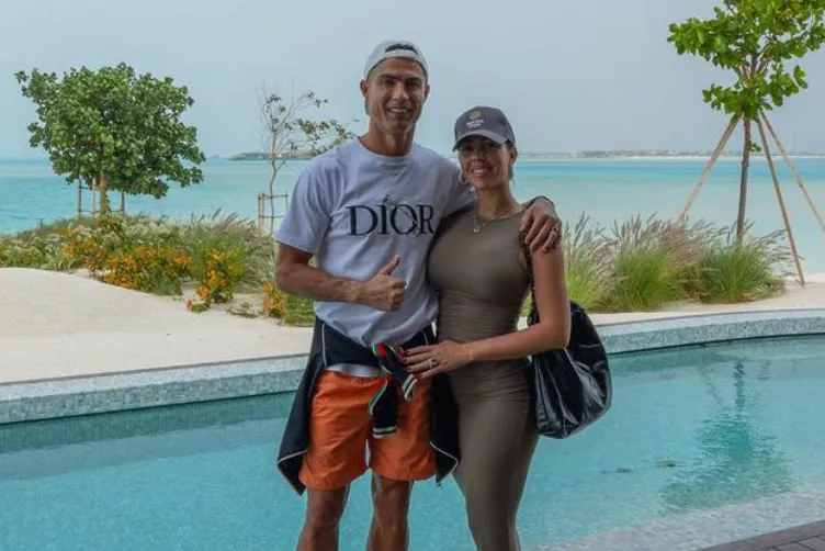 Cristiano Ronaldo investeert tientallen miljoen in Dubai en laat huis bouwen op ‘Zeepaarden’-eiland