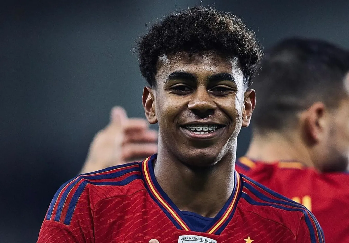PSG ziet in 16-jarige Lamine Yamal vervanger voor Mbappé en biedt een recordbedrag aan FC Barcelona