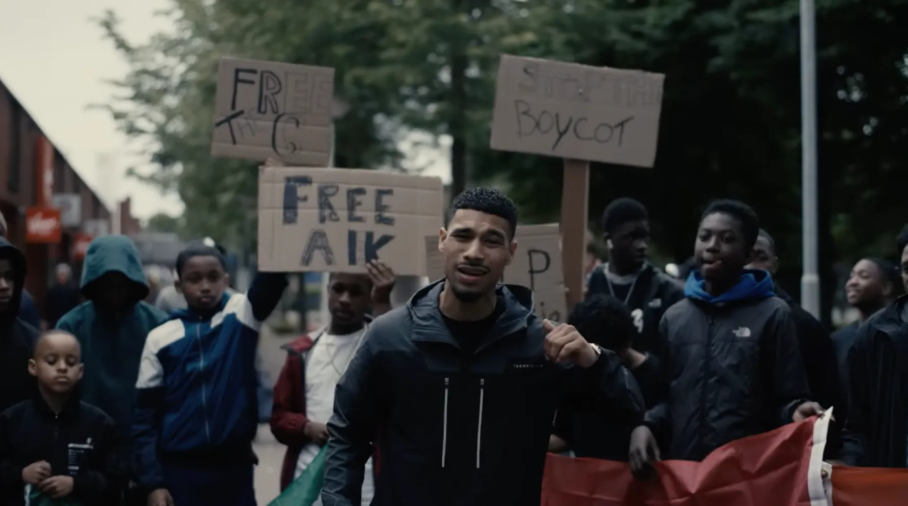 Jaykoppig is op zoek naar Gerechtigheid in nieuwe video: "Free The 6"