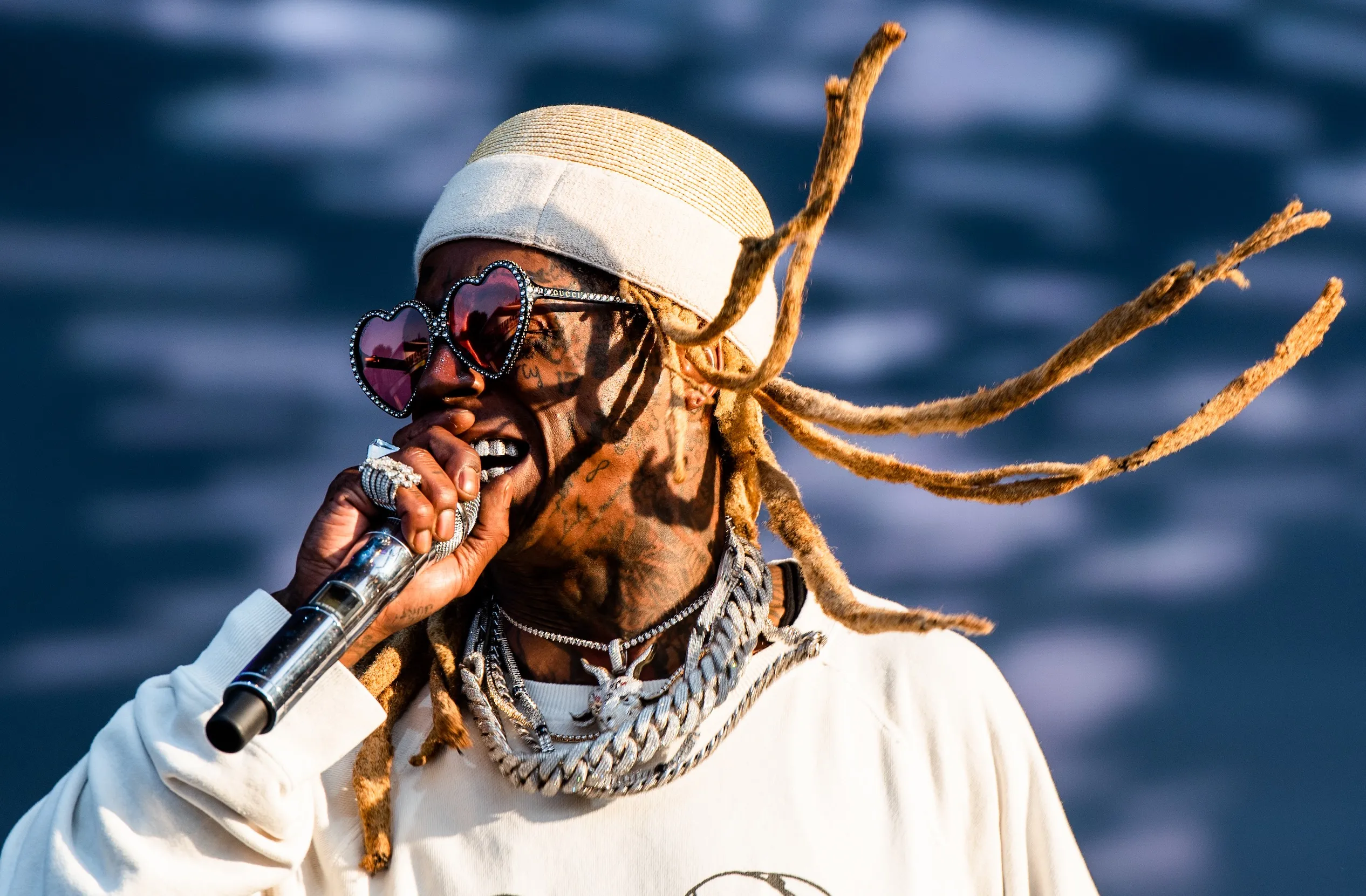Lil Wayne's oude notitie boekje vol lyrics wordt geveild voor 5 miljoen dollar