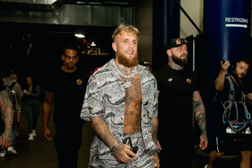 Beelden duiken op van Jake Paul die 'helemaal van het padje af' is in Parijs tijdens de Olympische Spelen