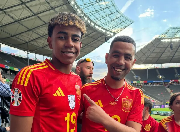 Lamine Yamal vertelt aan assistent-trainer van Barcelona over aanval op vader: "Anders hadden ze hem vermoord"