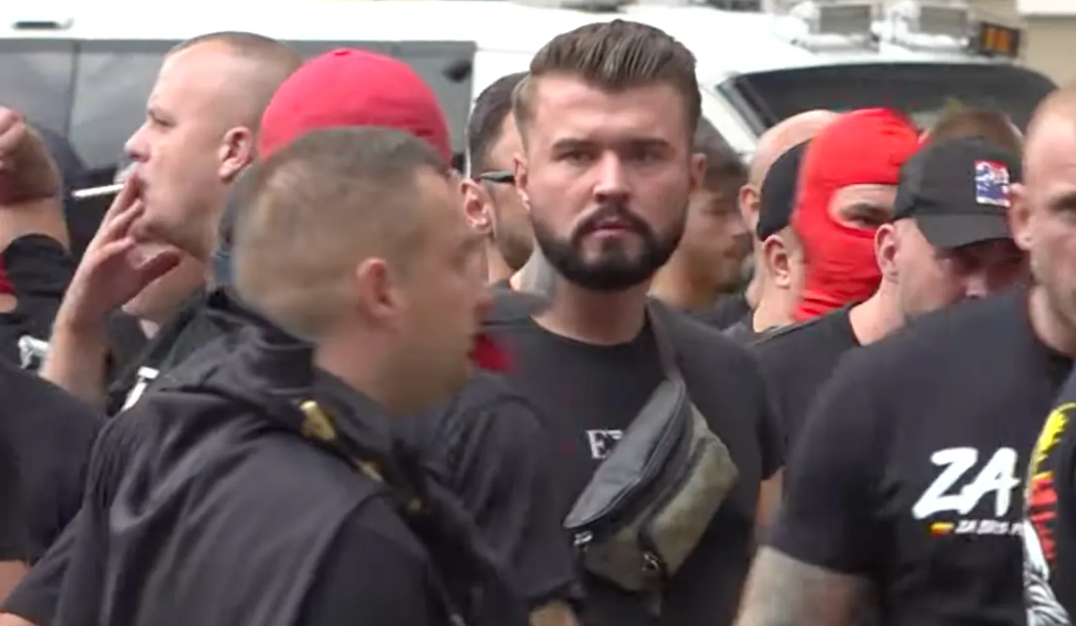 Poolse hooligans zetten Amsterdam op stelten en gaan op de vuist met de politie op de Dam