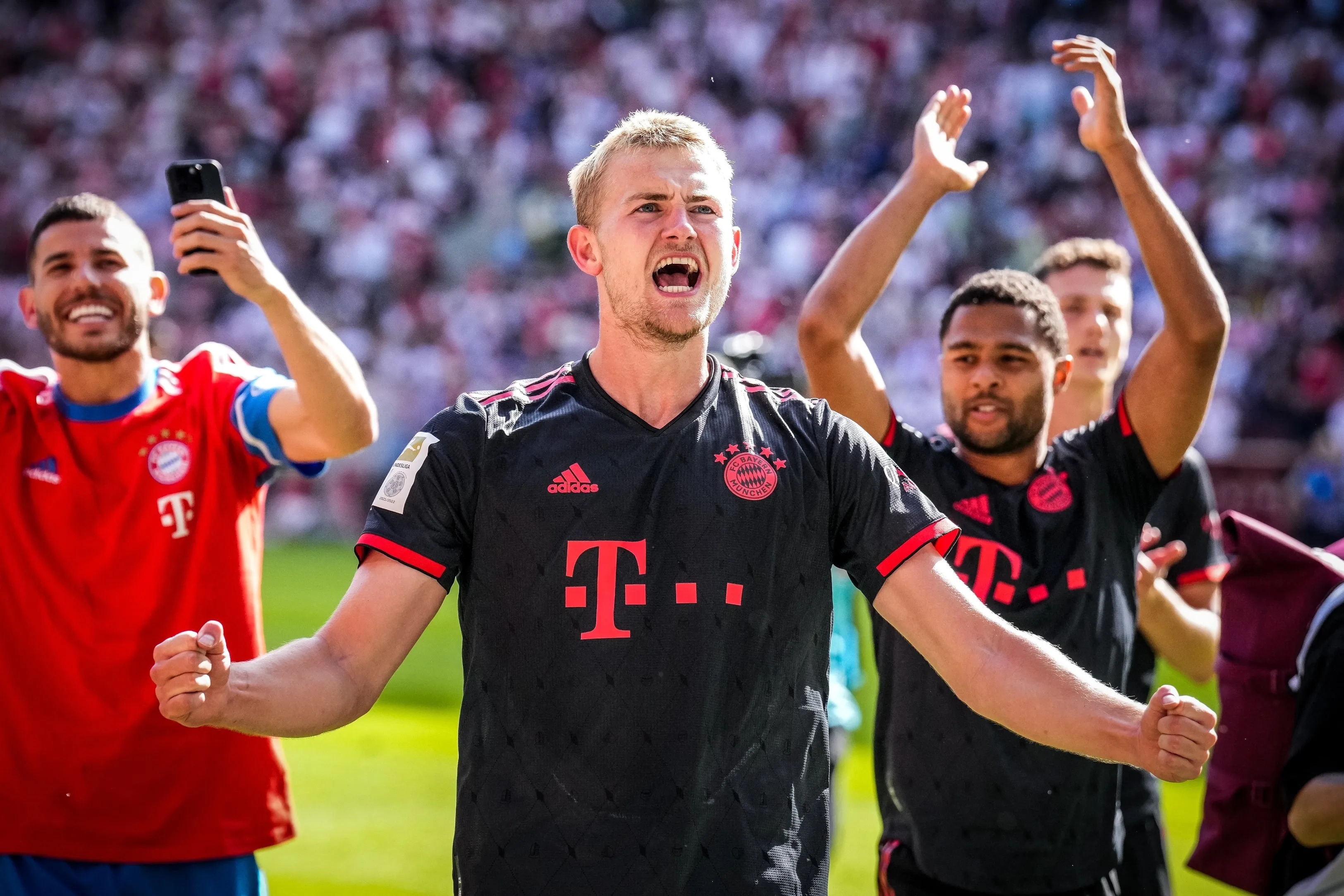 Matthijs de Ligt rijdt weg na auto-ongeluk, politie in Duitsland start onderzoek