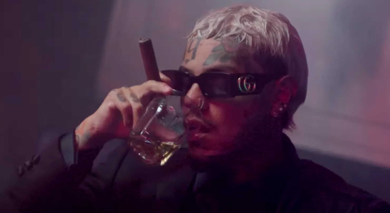 Tekashi 6ix9ine is terug met een nieuwe look in Respuesta video met Lenier