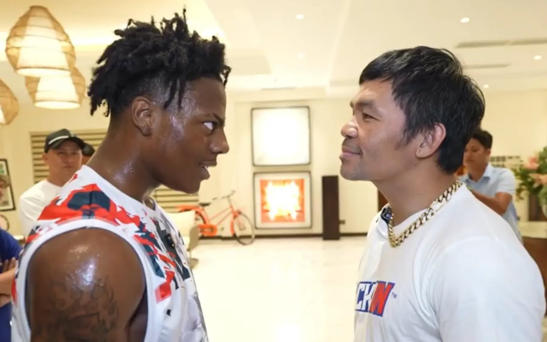 iShowSpeed belandt op de vloer na potje sparren met legendarisch bokser Manny Pacquiao