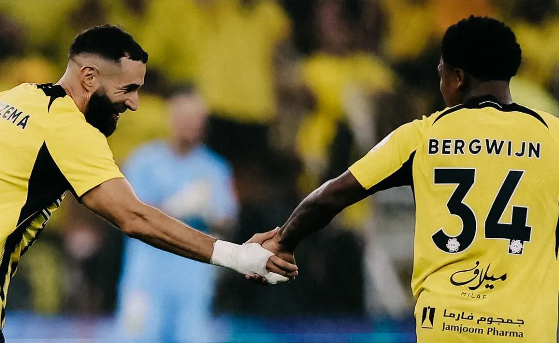 Steven Bergwijn richt zijn pijlen opnieuw op bondscoach Koeman na indrukwekkend debuut in Saoedi-Arabië